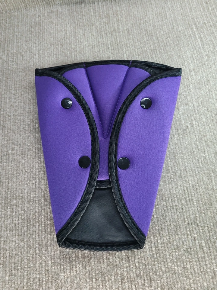 Posicionador de soporte de ajuste de cinturón de seguridad con cubierta de hombro anticuello para automóvil infantil Foto 1 de 4