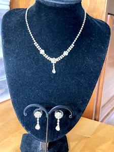 Vintage style rhinestone necklace and matching earrings - 52cm inc extension. - Picture 1 of 11