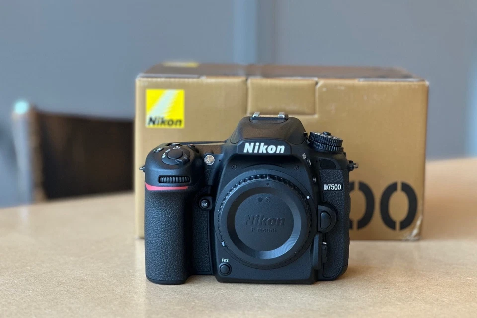 Nikon D7500 Gehäuse Aussteller (Inkl Ausw. MwSt) v händler Private-fotografie.nl - Bild 1 von 4