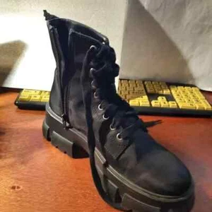 ¡NUEVO! Bota de Combate Steve Madden Thora-P Negra Talla 8 - Imagen 1 de 7