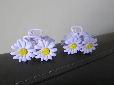 NUEVO 2 PIEZAS PASADORES ABRAZADERA MARGARITA LAVANDA PÚRPURA CLARO Foto 1 de 2