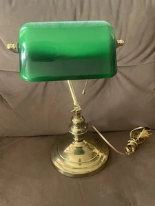 Bankers Schreibtischlampe klassisch grün Glasschirm Messingfuß Mid Century 18’tall - Bild 1 von 24