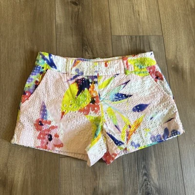 Pantalones Cortos Trina Turk Ojales Floral Rosa Multicolor Talla 2 Frente Plano Foto 1 de 4