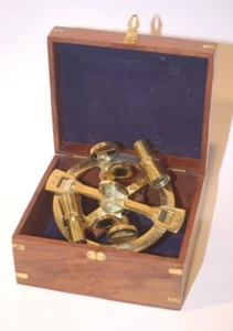OTTANTE SESTANTE IN OTTONE  CON BOX IN TEAK MASSELLO. - Picture 1 of 1