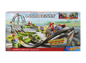 Hot Wheels Mario Kart Circuit Track Set - GCP27 - Includes Mario & Yoshi - New