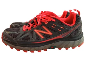 New Balance Women's Size 8 Trail Shoes Gray and Neon Pink - Imagen 1 de 11