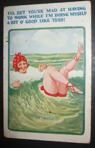 SEASIDE Comic BEACH BATHING BELLE FLASHES LEGS BET YOU'RE MAD HAVING TO WORK - Foto 1 di 2