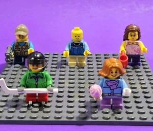 Lote De 5 Minifiguras Lego City Town Piernas Cortas con Accesorios (Lote11) - Imagen 1 de 10