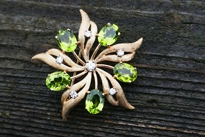 Lovely 14kt yellow Gold Peridot & Natural Diamond Brooch / Pin - 10.0 Grams  - Image 1 of 4