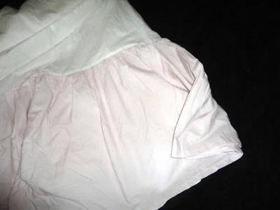 FALDA DE CAMA DOBLE CON VOLANTES ROSA SIMPLE SHABBY CHIC 15" ESQUINA DIVIDIDA CASA DE CAMPO Foto 1 de 4