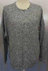 Sudadera Athleta Studio to Street para mujer talla M negra blanca estampado micro guepardo - Imagen 1 de 5
