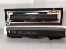 oo gauge Bachmann 63ft Thompson Coaches