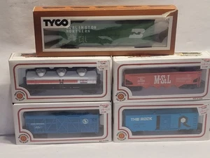 Lot Of 5 HO Scale Model Train Cars Bachmann Tyco Burlington Northern Exxon Rock - Picture 1 of 13