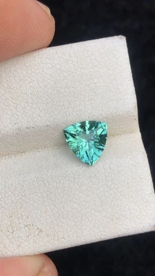 Piedra preciosa suelta turmalina color paraiba natural de 1,17 quilates de Afganistán Foto 1 de 4