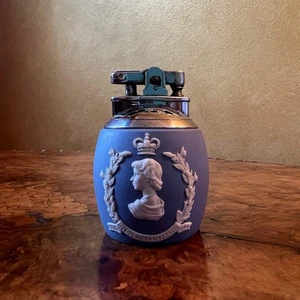 Vintage Ronson Wedgwood Blue Jasperware Queen Elizabeth Table Lighter - Imagen 1 de 4
