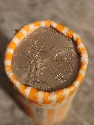 2000 D Massachusetts State Quarter US Uncirculated Bank Roll - Image 1 of 3
