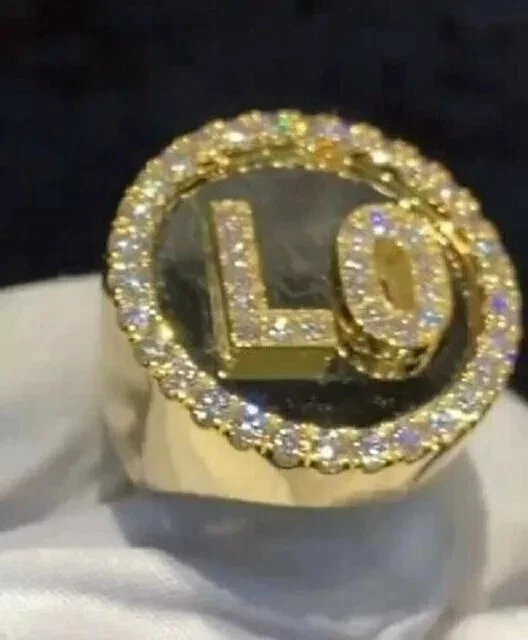 Anillo con nombre personalizado de 1,5 quilates para hombre enchapado en plata de oro amarillo de 14 quilates moissanita real Foto 1 de 4