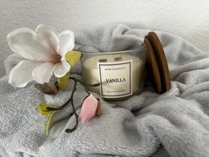 Duftkerze mit Holzdocht und Knistereffekt Vanilla Scented Candle NEU - Bild 1 von 4