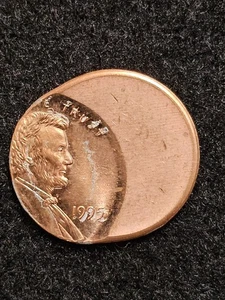 Nice Red Off-Center Strike 1995 Lincoln Memorial Cent Error Coin ID 07 - Picture 1 of 2