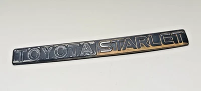 Emblema elevador maletero Toyota Starlet KP60 original OEM Foto 1 de 4