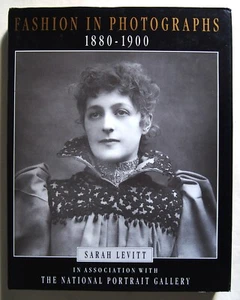 FASHION IN PHOTOGRAPHS 1880 - 1900 / SARAH LEVITT / NPG / 1st EDTN HDBK D/W 1991 - Imagen 1 de 8