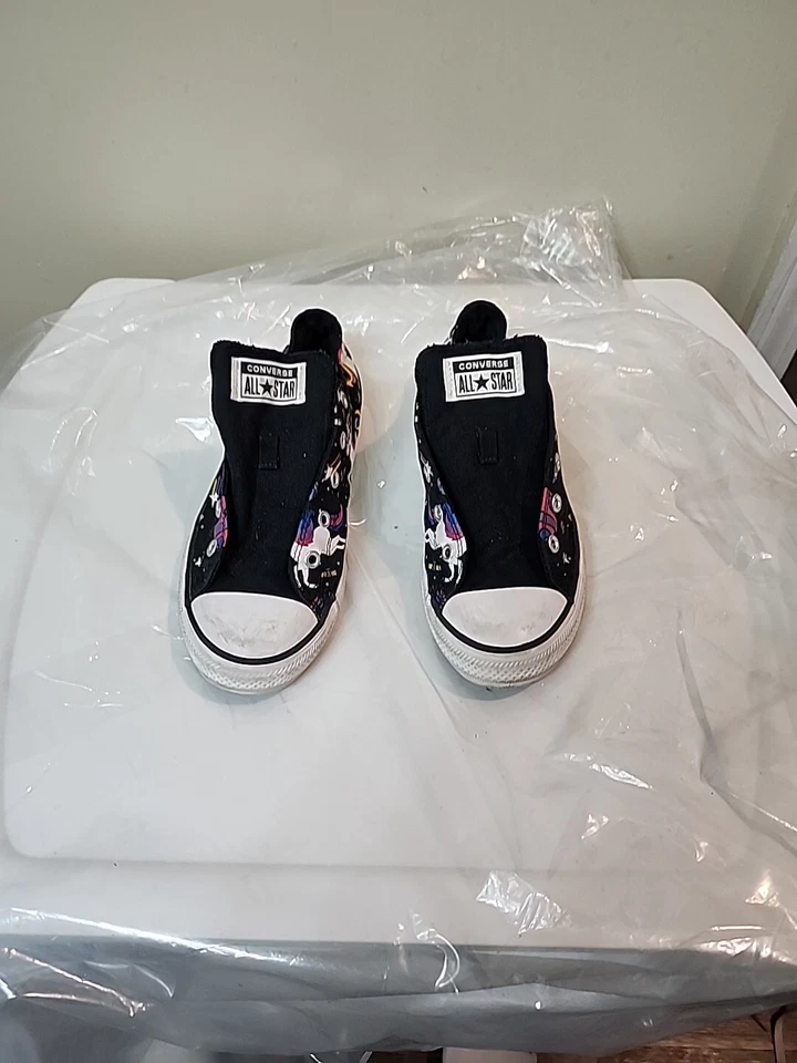 Zapatillas altas Converse para niñas talla 4 con estampado de unicornio en negro Foto 1 de 4