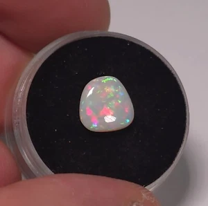 Australian Coober Pedy opal, 1.7ct. 9x9mm Natural solid opal. Freeform - Picture 1 of 8