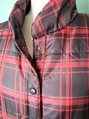 1X IZOD Vest Red & Black Plaid Women’s Puffer Snap Closure - Image 1 of 4