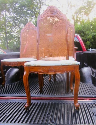 JUEGO DE 6 SILLAS DE COMEDOR CON RESPALDO DE CAÑA ASIENTOS FLORALES ACOLCHADOS DE COLECCIÓN, MADERA TALLADA Foto 1 de 4