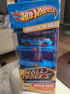 Hot Wheels Wand Schienen Display Rack 2010 enthält 1 Auto, fasst 5 neu versiegelt - Bild 1 von 5