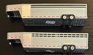 1:64 GREENLIGHT LIVESTOCK TRAILER X2 LOOSE - Picture 1 of 1