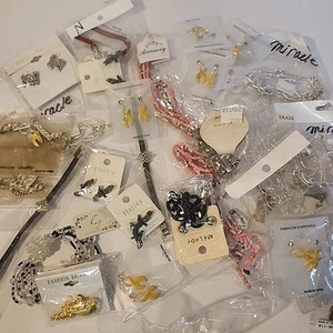 Mixed Costume Jewelry Lot 95+ Pieces All Wearable Reseller Bulk Bundle - Picture 1 of 14