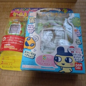 Juego de pares Bandai Tamagotchi Plus Keitama & Ouchi no Deka Tamagotchi - Imagen 1 de 9