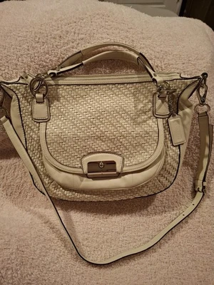 Bolso Bandolera Coach Kristin de Cuero Tejido  Foto 1 de 4