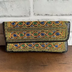 Portafoglio/pochette tribale vintage ricamato vinile nero colorato arancione blu verde boho - Foto 1 di 11
