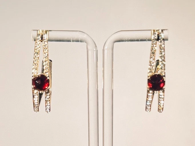 Pendientes de aro abiertos Anne Klein pavé dorado y piedra hexagonal color rojo nuevos con etiquetas Foto 1 de 4