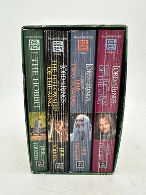 J.R.R. Tolkien Box Set 4 Books The Hobbit and Lord Of The Rings Vintage Del Rey Foto 1 de 4