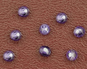 Acht 4 mm Lila Facettierte Runde CZ Zirkonia Perlen Perlen - Bild 1 von 1