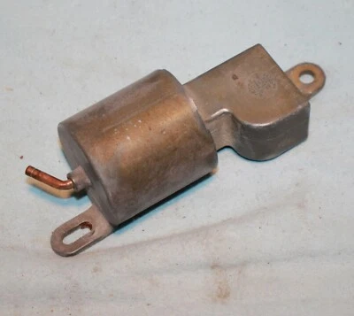 65 Oldsmobile Delta 88 interruptor de liberación de maletero de vacío GM Foto 1 de 4