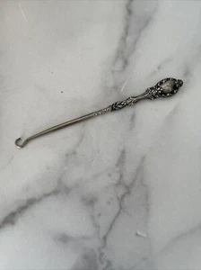 Antiguo corsé victoriano de plata esterlina verde Cadbury gancho botón 6 1/2" - Imagen 1 de 3