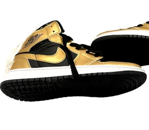 NIKE AIR JORDAN 1 MID SE GS ORO METALLIZZATO E NERO UOMO taglia 5,5 giovani / 7 donne - Foto 1 di 12