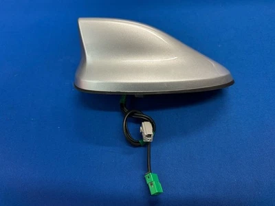 Nissan Rogue 2018-2020 OEM antena techo radio aleta tiburón plata 28208-7FH0A  Foto 1 de 4