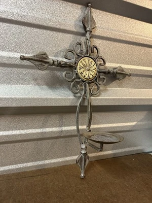  GRAN Cruz de Metal con Candelabro, Montaje en Pared Pátina Antigua 20" x 14" Foto 1 de 4