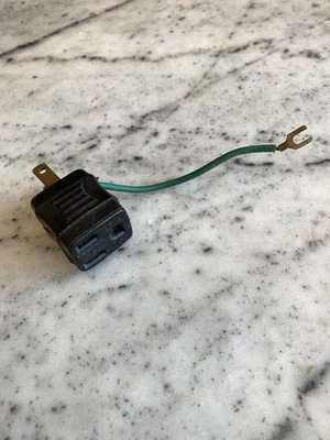 Royal Grounding Adapter 15A 125V 2-Prong to 3-Prong Polarized to Grounding - Image 1 of 2