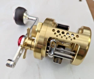 Shimano 18 CALCUTTA CONQUEST 400 Right Hand Bait Casting Reel From Japan - Picture 1 of 10