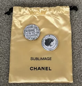 Chanel Gabrielle 2017 Vip Gift set of 2 white pin brooches collectable + pouch - Picture 1 of 4