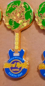 GUITARRA HOLLYWOOD HOTEL EARTH DAY 2008 PLANET GLOBO ÁRBOL AZUL Hard Rock Café PIN - Imagen 1 de 1