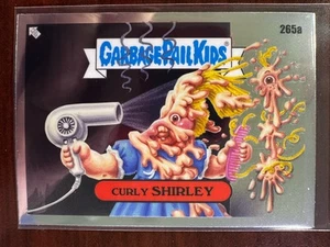 Cubo de basura cromado Topps Kids #265a Curly Shirley 2024 - Imagen 1 de 2