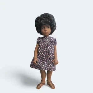 Sammlerstück England Vinyl Sasha, Cora, Blumen Kleid Mädchen Puppe ohne Karton/mit Etikett - Bild 1 von 7