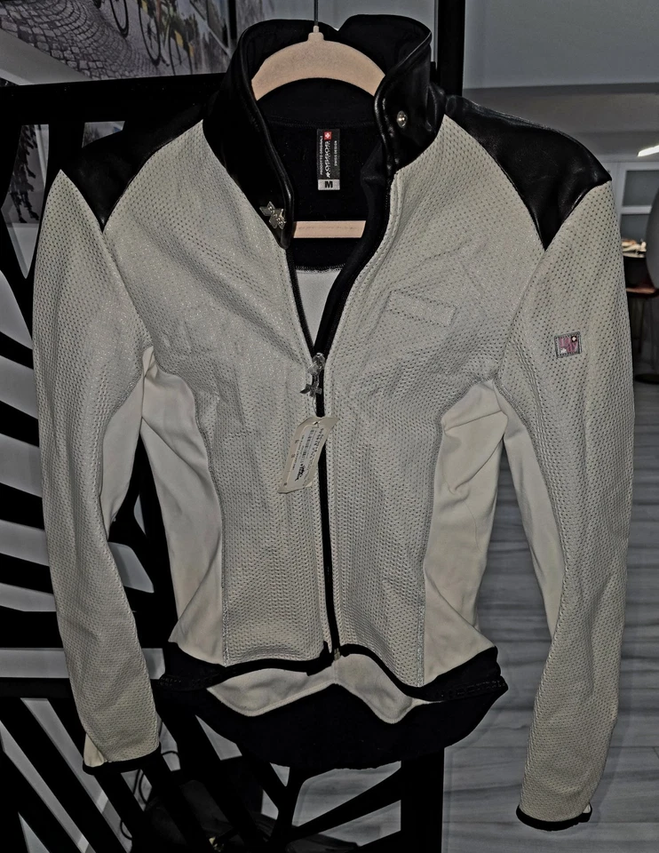 assos cycling jacket (winter) Women’s Used Size Medium - Image 1 of 4